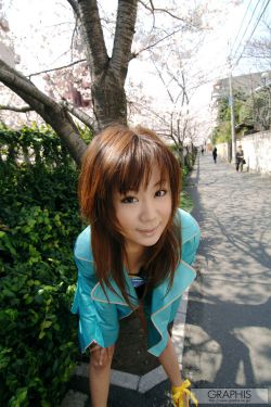 两女一指